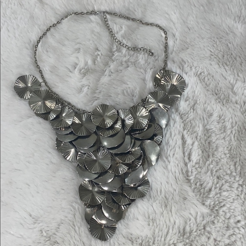 Beautiful Banana Republic Silver Necklace